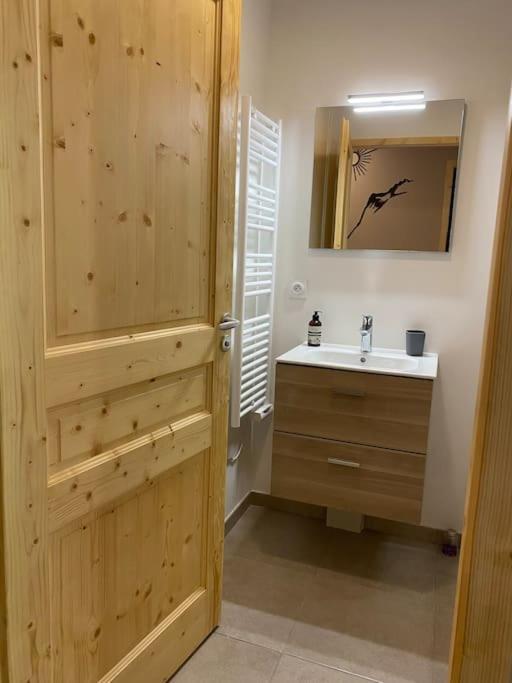 Gorgeous 2 Bedroom, 2 Full Bath, Ski In Apartment! Winner Of 2025 And 2024 Traveller Award! Morzine Bagian luar foto